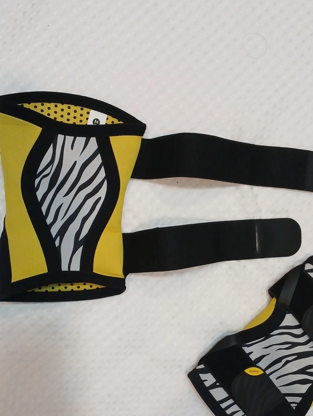 Aofit Zebra Print Knee Brace Unisex 5mm for Fitness, Weightlifting Med.
